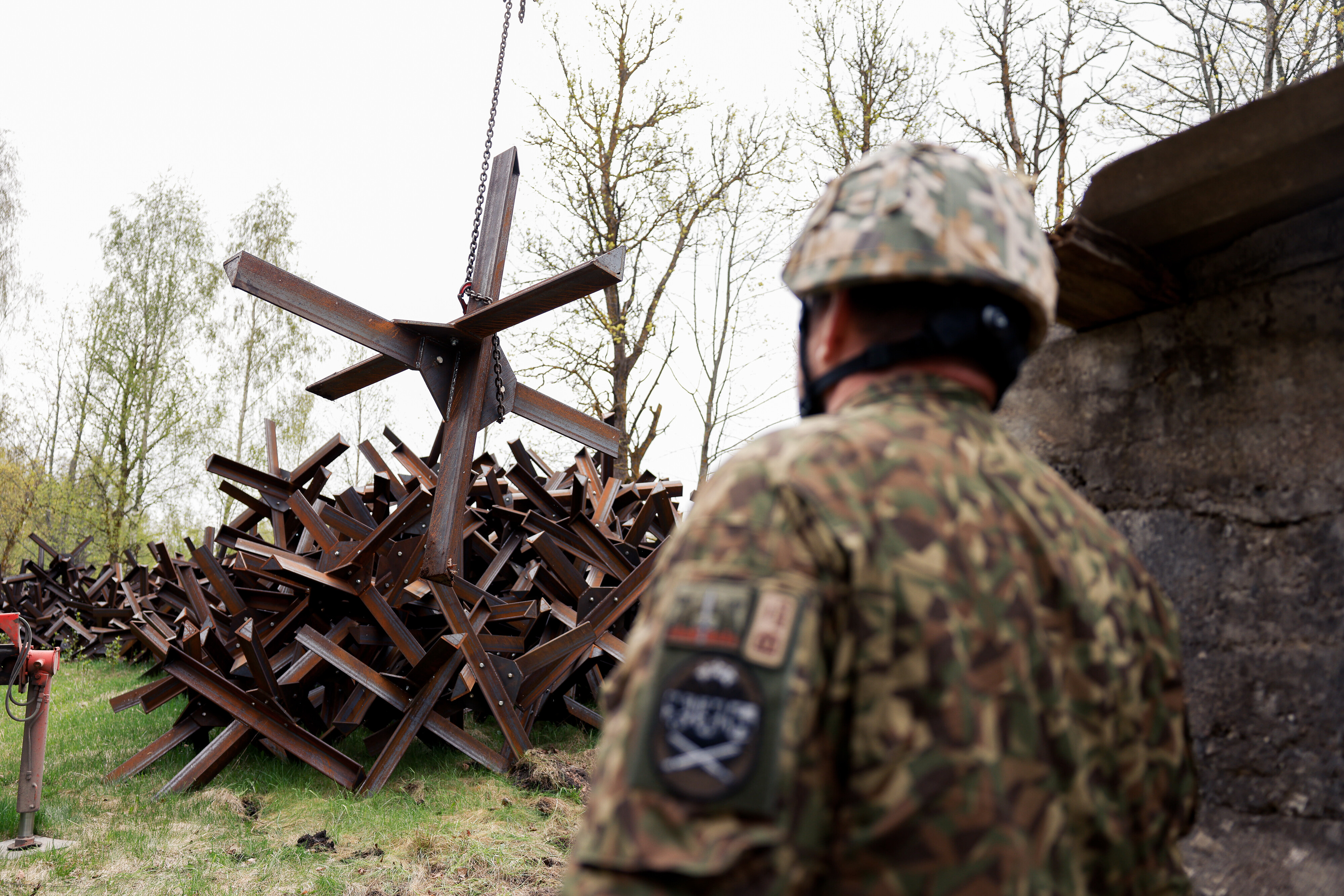 Prettanku eži un karavīrs