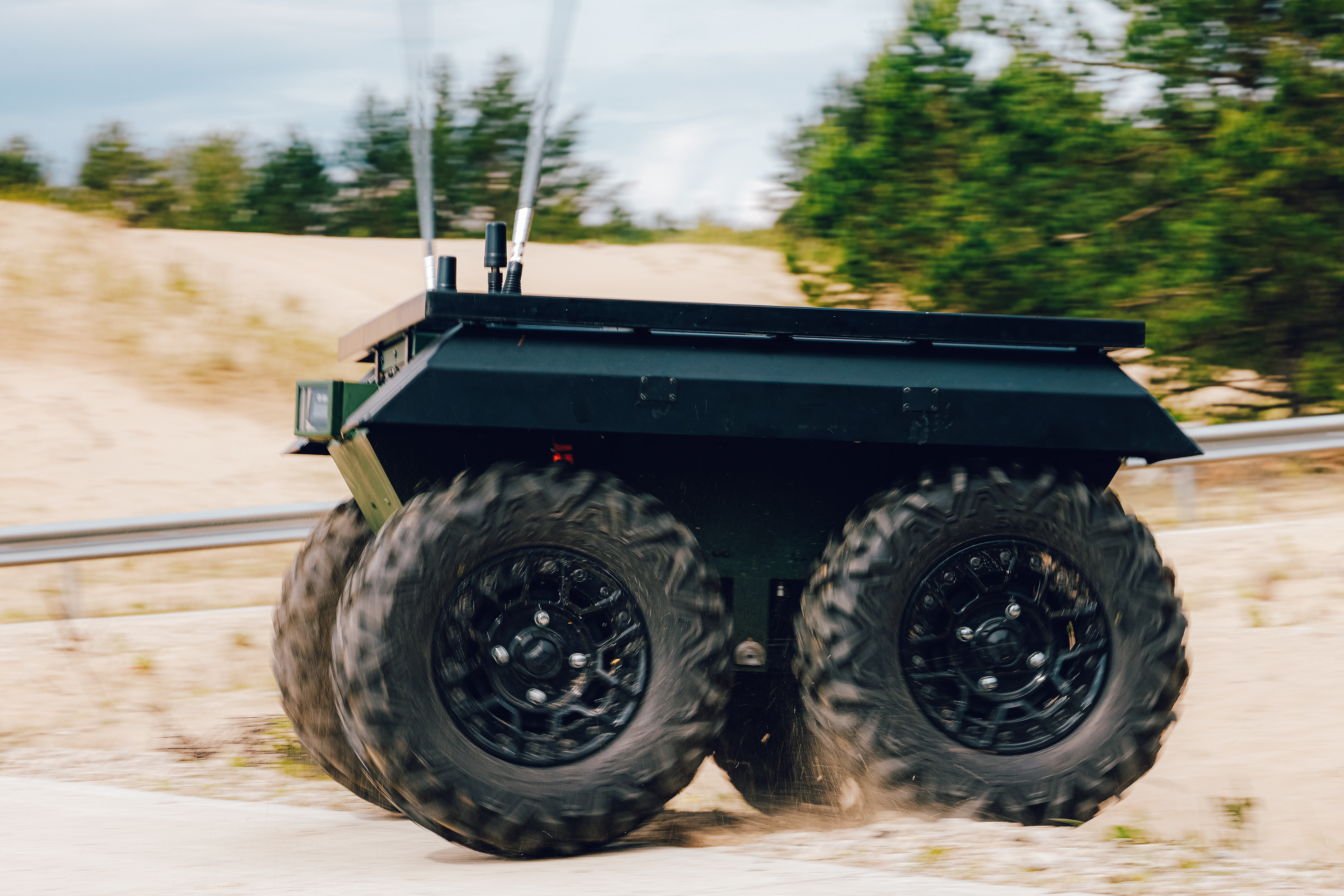 NATRIX sauszemes drons